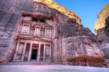   المنتجعات السياحية والأثار في الأردن