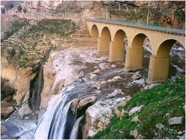 إن قسنطينة واحدة من